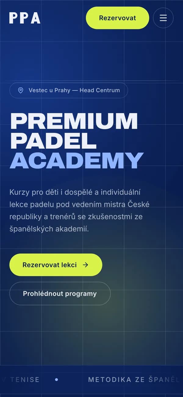 Úvod webu Premium Padel Academy na telefonu